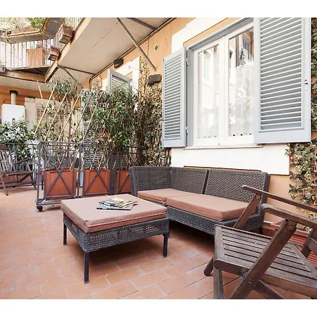 Apartment Via Farina Rom